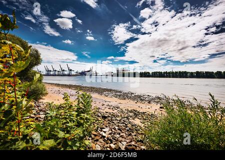 Allemagne, Nord de l'Allemagne, Hambourg, Altona, Othmarschen, ville portuaire, port de douane maritime, Elbe, plage d'Elbe à Hindenburgpark, Hans-LEIP-Ufer, nature et technologie Banque D'Images