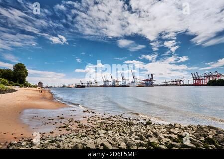 Allemagne, Allemagne du Nord, Hambourg, Altona, ville portuaire, port de douane maritime, Elbe, plage d'Elbe à Övelgönne, Othmarschen, plage de sable, terminal de conteneurs Burchardkai, vue, étendue Banque D'Images