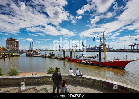 Allemagne, Allemagne du Nord, Hambourg, Altona, Othmarschen, ville portuaire, port maritime, Elbe, port de musée Oevelgönne, patrimoine maritime, ancien port d'Altona, navires historiques, quai du navire phare Elbe 3, terminal de ferry Neumühlen Banque D'Images