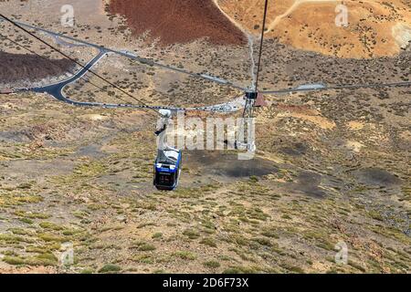 Vue de la télécabine (Teleferico) à d'autres télécabines et station de la vallée dans le parc national de Teide, Tenerife, Espagne Banque D'Images