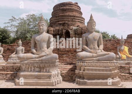 Statues dans l'ancienne capitale du Siam, Ayutthaya, Thaïlande Banque D'Images