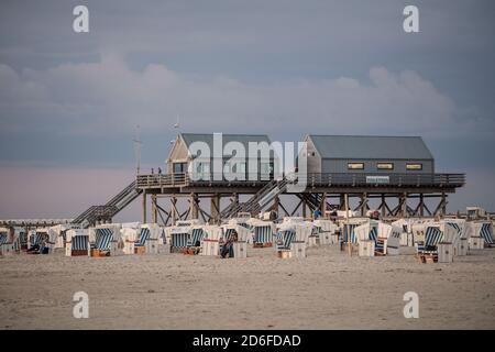 Sankt Peter Ording, Mer du Nord, marée basse, plage, lumière de source, bâtiment de pile, bar, Banque D'Images