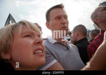 Moscou, Russie. 6 mai 2012 les leaders de l'opposition Alexei Navalny (au centre), Yevgenia Chirikova (à gauche) et Sergei Udaltsov (à droite) lors du rassemblement d'opposition 'arche de millions' près du cinéma Udarnik sur la place Bolotnaya, au centre de Moscou, en Russie Banque D'Images