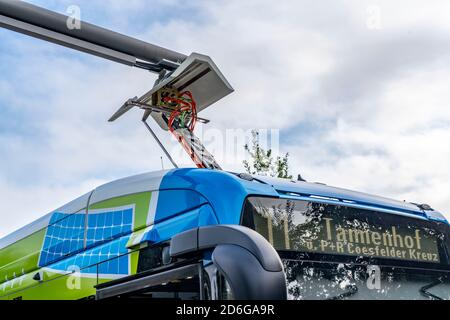 Bus électrique de Stadtwerke Münster, à une station de charge rapide, arrêt de bus, point de tournant Dieckmannstrasse à Münster Gievenbeck, 16 E-bus courant Banque D'Images