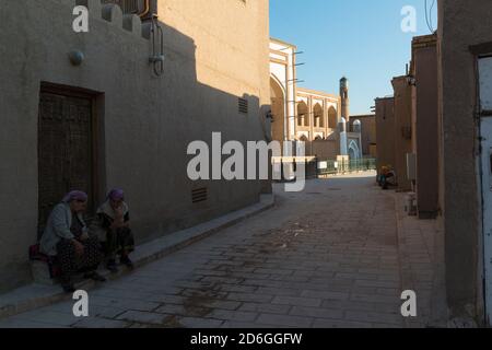 Rue dans la vieille ville de Khiva, Ouzbékistan. Banque D'Images