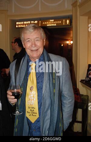 Bernard Holley, acteur anglais, lors d'un événement commémorant Jon Pertwee, Wimbledon, 2016. Connu pour le docteur Who Dr Who, oiseaux d'une plume, touche de givre Banque D'Images