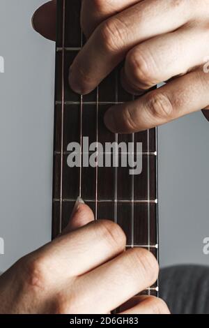 Gros plan sur le cou de la guitare classique Banque D'Images