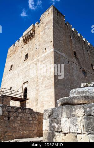 Le château de Kolossi près de Limassol à Chypre a été construit pour la première fois vers 1210 Qui était un fort fief des Croisés et est une destination de voyage populaire touris Banque D'Images