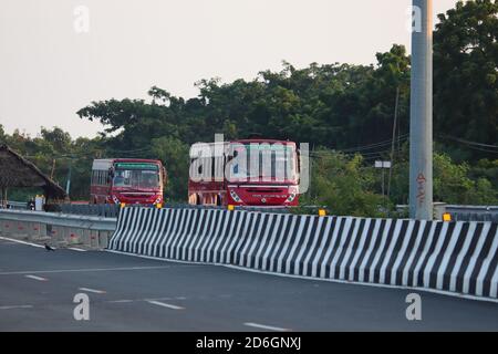 Chennai, Tamilnadu, Inde. 18 oct. 2020.Service local d'autobus urbains rouges du gouvernement Tamil Nadu Banque D'Images