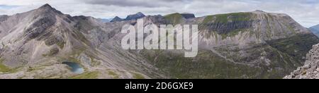 Spidean Coire Nan Clach. Lochan Uaine et Ruadh-stac Mor, Beinn Eighe, Écosse Banque D'Images