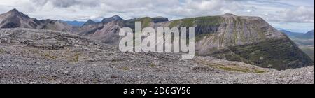 Spidean Coire Nan Clach. Lochan Uaine et Ruadh-stac Mor, Beinn Eighe, Écosse Banque D'Images