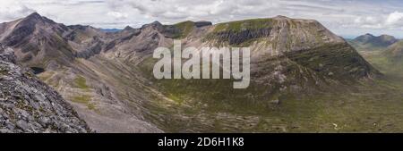 Spidean Coire Nan Clach. Lochan Uaine et Ruadh-stac Mor, Beinn Eighe, Écosse Banque D'Images