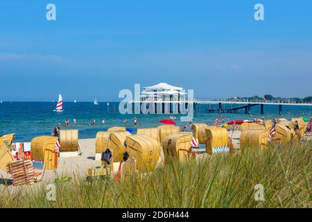 Schleswig-Holstein, Luebecker Bucht, Ostseebad Timmendorfer Strand, Strandleben an der Seeschlösschenbrücke mit Teehaus. Banque D'Images