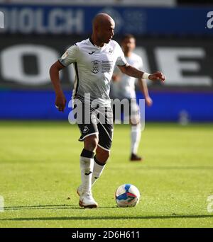 Liberty Stadium, Swansea, Glamorgan, Royaume-Uni. 17 octobre 2020. Championnat de football de la Ligue anglaise de football, Swansea City versus Huddersfield Town; Andre Ayew de Swansea City crédit: Action plus Sports/Alamy Live News Banque D'Images