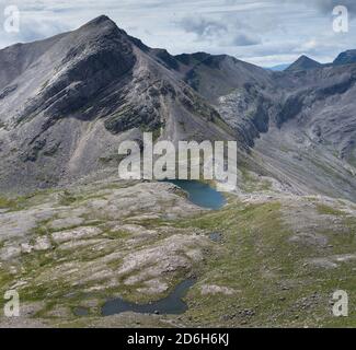 Spidean Coire Nan Clach et Lochan Uaine de Ruadh-stac Beag, Beinn Eighe, Écosse Banque D'Images