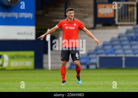 Luton, Royaume-Uni. 17 octobre 2020. Matty Pearson (6) de Luton Town lors du match de championnat Sky Bet entre Luton Town et Stoke City à Kenilworth Road, Luton, Angleterre, le 17 octobre 2020. Photo de David Horn/Prime Media Images. Crédit : Prime Media Images/Alamy Live News Banque D'Images