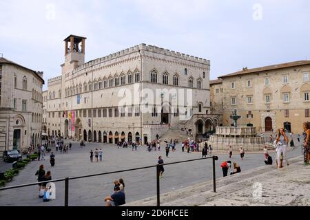 Pérouse - août 2019 : Piazza IV novembre, place du centre-ville Banque D'Images