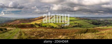Mât émetteur Moel-y-Parc, gamme Clwydian, pays de Galles du Nord Banque D'Images