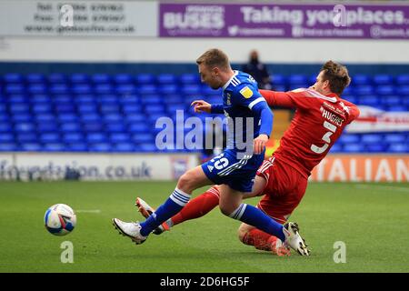 Ipswich, Royaume-Uni. 17 octobre 2020. Freddie Sears de Ipswich Town (L) prend un coup de feu au but. EFL Skybet football League One Match, Ipswich Town v Accrrington Stanley au stade Portman Road à Ipswich, Suffolk, le samedi 17 octobre 2020. Cette image ne peut être utilisée qu'à des fins éditoriales. Utilisation éditoriale uniquement, licence requise pour une utilisation commerciale. Aucune utilisation dans les Paris, les jeux ou les publications d'un seul club/ligue/joueur. photo par Steffan Bowen/Andrew Orchard sports photographie/Alay Live news crédit: Andrew Orchard sports photographie/Alay Live News Banque D'Images