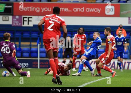 Ipswich, Royaume-Uni. 17 octobre 2020. Freddie Sears de Ipswich Town (1R) prend un coup de feu à l'objectif. EFL Skybet football League One Match, Ipswich Town v Accrrington Stanley au stade Portman Road à Ipswich, Suffolk, le samedi 17 octobre 2020. Cette image ne peut être utilisée qu'à des fins éditoriales. Utilisation éditoriale uniquement, licence requise pour une utilisation commerciale. Aucune utilisation dans les Paris, les jeux ou les publications d'un seul club/ligue/joueur. photo par Steffan Bowen/Andrew Orchard sports photographie/Alay Live news crédit: Andrew Orchard sports photographie/Alay Live News Banque D'Images