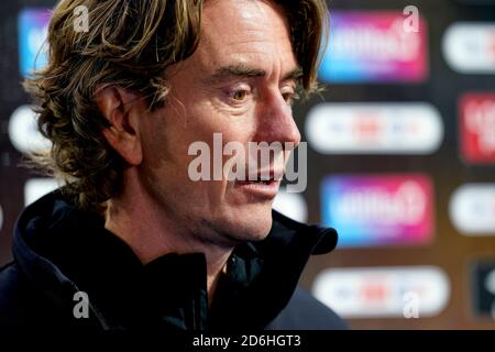 Thomas Frank, directeur de Brentford, est interviewé à la fin du match du championnat Sky Bet au stade communautaire de Brentford, à Londres. Banque D'Images