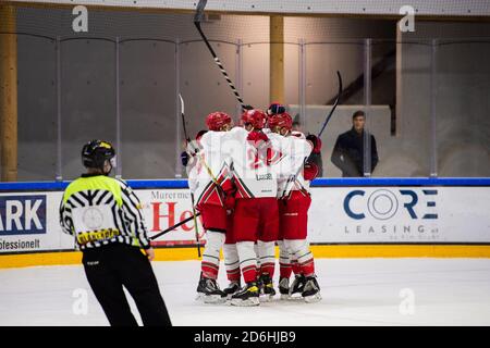 Horsholm, Danemark. 16 octobre 2020. Les joueurs d'Odense Bulldogs célèbrent un but lors du match de hockey sur glace Metaligaen entre Rungsted Seier Capital et Odense Bulldogs à Bitcoin Arena à Horsmolm. (Crédit photo : Gonzales photo/Alamy Live News Banque D'Images