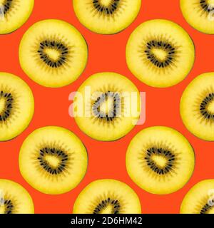 Composition sans couture faite avec kiwis coupé en moitié isolé sur fond rouge vif, qui pourrait être joint indéfiniment Banque D'Images