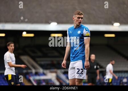 PETERBOROUGH, ANGLETERRE. 17 OCTOBRE 2020. Ethan Hamilton, de Peterborough, se penche sur le match Sky Bet League 1 entre Peterborough et Oxford United à London Road, Peterborough, le samedi 17 octobre 2020. (Crédit : James HolyOak | MI News) crédit : MI News & Sport /Alay Live News Banque D'Images