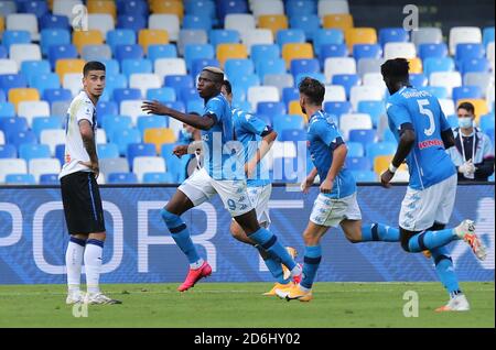 Naples, Italie. 17 octobre 2020. Victor Osimhen, l'avant-projet nigérian de Naples, célèbre après avoir remporté un but lors du match de football de Serie A SSC Napoli vs Atalanta BC. Naples a gagné 4-1. Crédit : Agence photo indépendante/Alamy Live News Banque D'Images