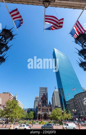 Trinity Church et John Hancock Tower depuis le bâtiment McKim de la Boston public Library à Copley Square, Boston, Massachusetts, États-Unis Banque D'Images