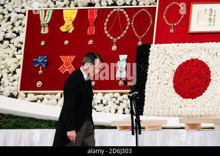Tokyo, Japon. 17 octobre 2020. Le juge en chef de la Cour suprême du Japon Naoto Otani assiste aux funérailles de l'ancien Premier ministre Yasuhiro Nakasone au Grand Prince Hotel Shin Takanawa. Nakasone a été premier ministre du Japon et président du Parti libéral-démocrate de 1982 à 1987. Les funérailles, qui ont coûté environ 190 millions de yens, sont réparties également entre le Parti libéral-démocrate et le gouvernement japonais, faisant l'objet de critiques après avoir approuvé l'utilisation d'environ 96 millions de yens des fonds de réserve pour l'exercice 2020 pour couvrir les coûts. Il était prévu pour mars mais a été reporté en raison du roman c Banque D'Images
