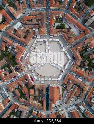 Vue aérienne de Palmanova avec les toits orange, Italie Banque D'Images