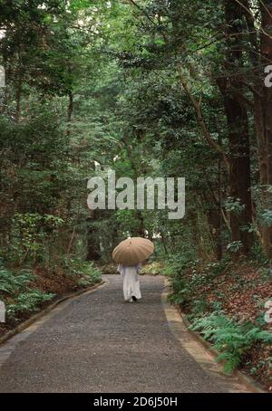 Vue arrière de la randonnée de Monk dans le parc Yoyogi, Tokyo, Japon Banque D'Images