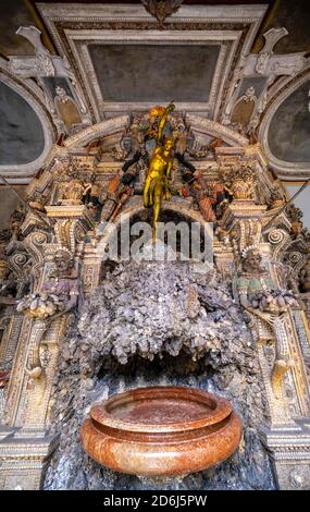 Fontaine stalactite avec fontaine de mercure, cour de Grotto, Résidence de Munich, Munich, haute-Bavière, Bavière, Allemagne Banque D'Images
