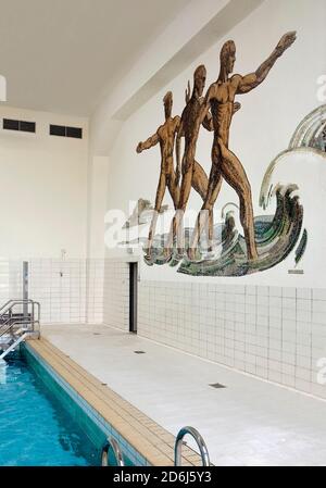 Ancien NS-Ordensburg Vogelsang, mosaïque en plâtre de marbre d'Ernst Zoberbier dans la piscine, Schleiden, Eifel, Rhénanie-du-Nord-Westphalie, Allemagne Banque D'Images