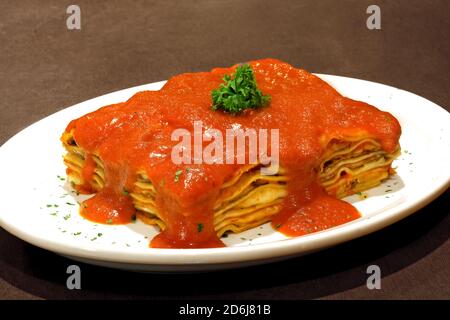 lasagnes italiennes classiques avec sauce tomate Banque D'Images