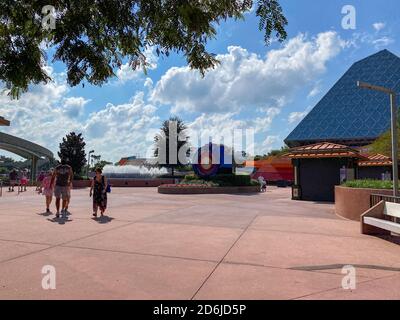 Orlando,FL/USA-10/17/20: L'extérieur de The Journey to imagination dans le parc thématique EPCOT de Disney World. Banque D'Images