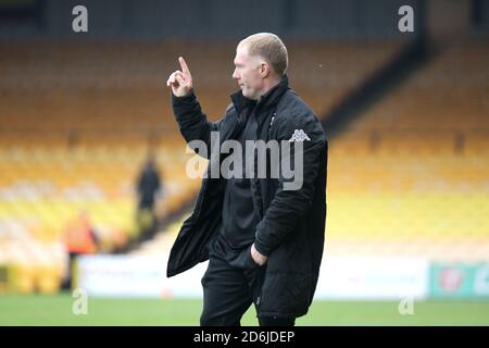 Bursrem, Staffordshire, Royaume-Uni. 17 octobre 2020. Paul Scholes, copropriétaire de Salford City et directeur intérimaire, dans le dugout, prend en charge l'équipe pour la première fois dans le cadre de la deuxième ligue à Vale Park contre Port Vale, qui a joué derrière des portes fermées en raison de la pandémie du coronavirus. Salford City a continué à perdre le jeu 1-0. Banque D'Images