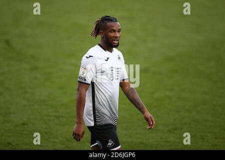 Swansea, Royaume-Uni. 17 octobre 2020. Kasey Palmer de Swansea City regarde. EFL Skybet Championship Match, Swansea City et Huddersfield Town au Liberty Stadium de Swansea le samedi 17 octobre 2020. Cette image ne peut être utilisée qu'à des fins éditoriales. Utilisation éditoriale uniquement, licence requise pour une utilisation commerciale. Aucune utilisation dans les Paris, les jeux ou les publications d'un seul club/ligue/joueur. photo par Andrew Orchard/Andrew Orchard sports Photography/Alamy Live News crédit: Andrew Orchard sports Photography/Alamy Live News Banque D'Images