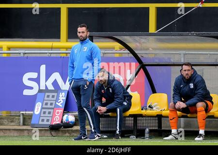 Harrogate, Yorkshire, Royaume-Uni. 17 octobre 2020. Sam Hid de Barrow agissant comme directeur de gardien après que David Dunn a testé positif pour COVID-19 lors du match Sky Bet League 2 entre Harrogate Town et Barrow à Wetherby Road, Harrogate le samedi 17 octobre 2020. (Credit: Mark Fletcher | MI News) Credit: MI News & Sport /Alay Live News Banque D'Images
