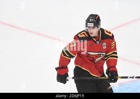 Moscou, Moscou, Russie. 17 octobre 2020. KLIM KOSTIN (37) d'Avangard Omsk pendant l'action de la Ligue russe de hockey Kontinental (KHL) au Palais de glace de Balashikha crédit: Daniel Kutepov/ZUMA Wire/Alamy Live News Banque D'Images