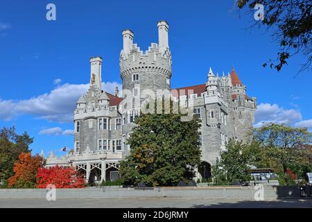 Toronto, Canada - le 16 octobre 2020 : Casa Loma est un manoir de style gothique revival situé au sommet d'une colline importante près du centre-ville de Toronto, qui appartient maintenant au CIT Banque D'Images