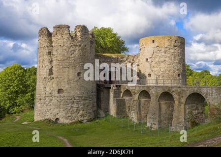 Les tours de la porte et le pont de l'ancienne forteresse de Koporskaya un après-midi de septembre. Leningrad, Russie Banque D'Images