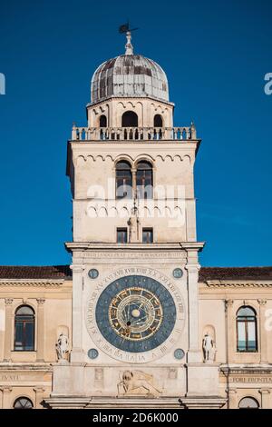 Tour d'horloge astronomique Torre dell Orologio sur la Piazza dei Signori à Padoue ou Padova, Italie Banque D'Images