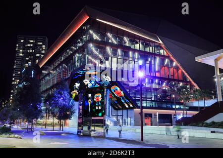 Le bâtiment ICC (International Convention Centre) à Sydney, en Australie, la nuit Banque D'Images