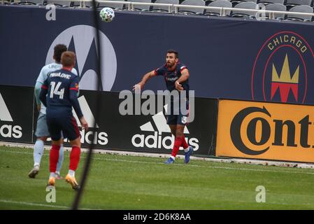 Chicago, États-Unis . 17 octobre 2020. Jonathan Bornstein, défenseur du FC Chicago Fire (3), lance le ballon lors d'un match MLS contre la ville Sporting Kanas à Solider Field, le samedi 17 octobre 2020, à Chicago, Illinois. Le Fire Tie Sporting KC 2-2 (IOS/ESPA-Images) Credit: European Sports photo Agency/Alay Live News Banque D'Images