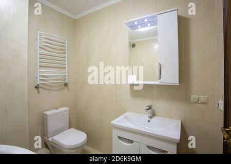 Salle de bains moderne avec jacuzzi, confort appartement, spa de luxe, Banque D'Images