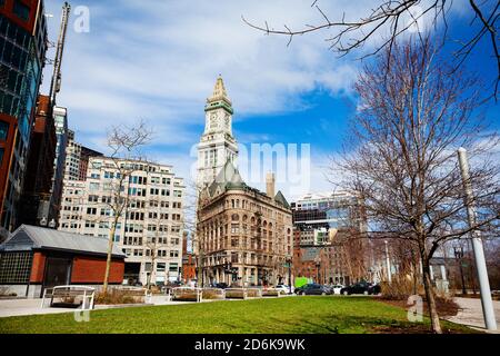 Vue sur Rose Kennedy Greenway et les bâtiments de la rue centrale Centre-ville de Boston Banque D'Images