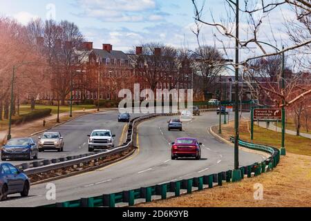 Memorial Drive Road le long de la rivière Charles Massachusetts, États-Unis Banque D'Images
