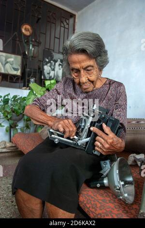 Homai Vyawala, première photojournaliste indienne , (9 décembre 1913 – 15 janvier 2012) Banque D'Images